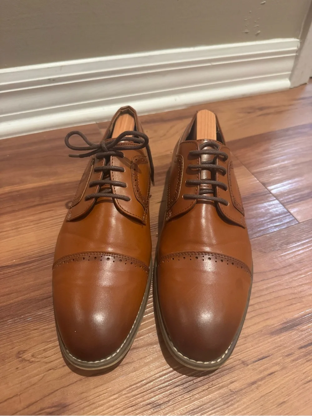 Size 6 Men's Classic Tan Leather Cap-Toe Dress Shoes